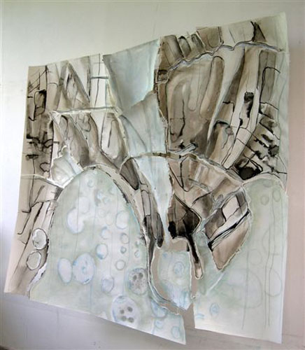 Verlorenland waterkaart 2004 200x165 cm gescheurde en aan elkaar genaaide tekening op houten frame